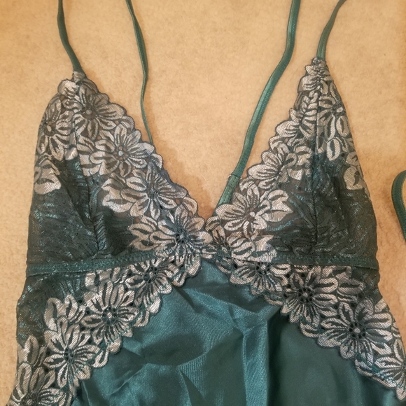 Holiday lingerie, NWT, size M, chemise and thong panty. - Picture 1 of 5